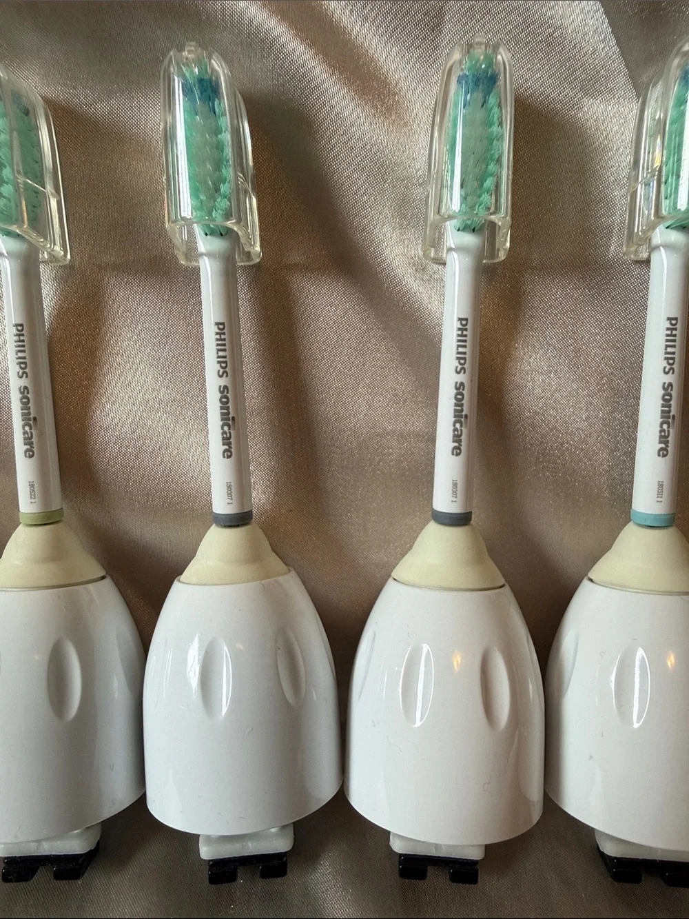 Philips Sonicare set of Seven White Electric Toothbrush Replacement Heads - Picture 3 of 3